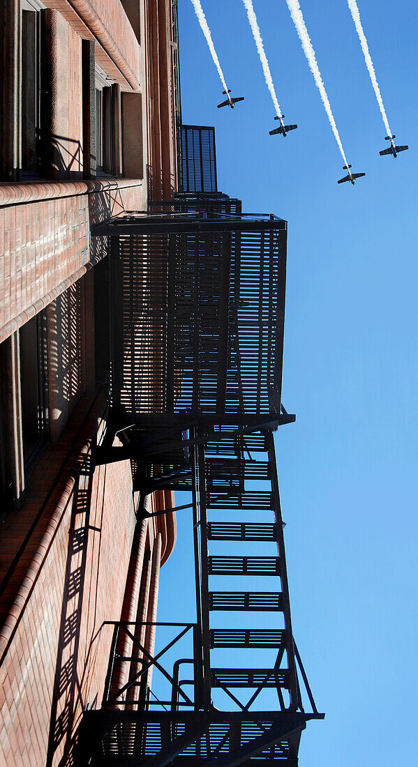 Blick auf Flatiron Building und Airshow, Toronto, Ontario, Kanada