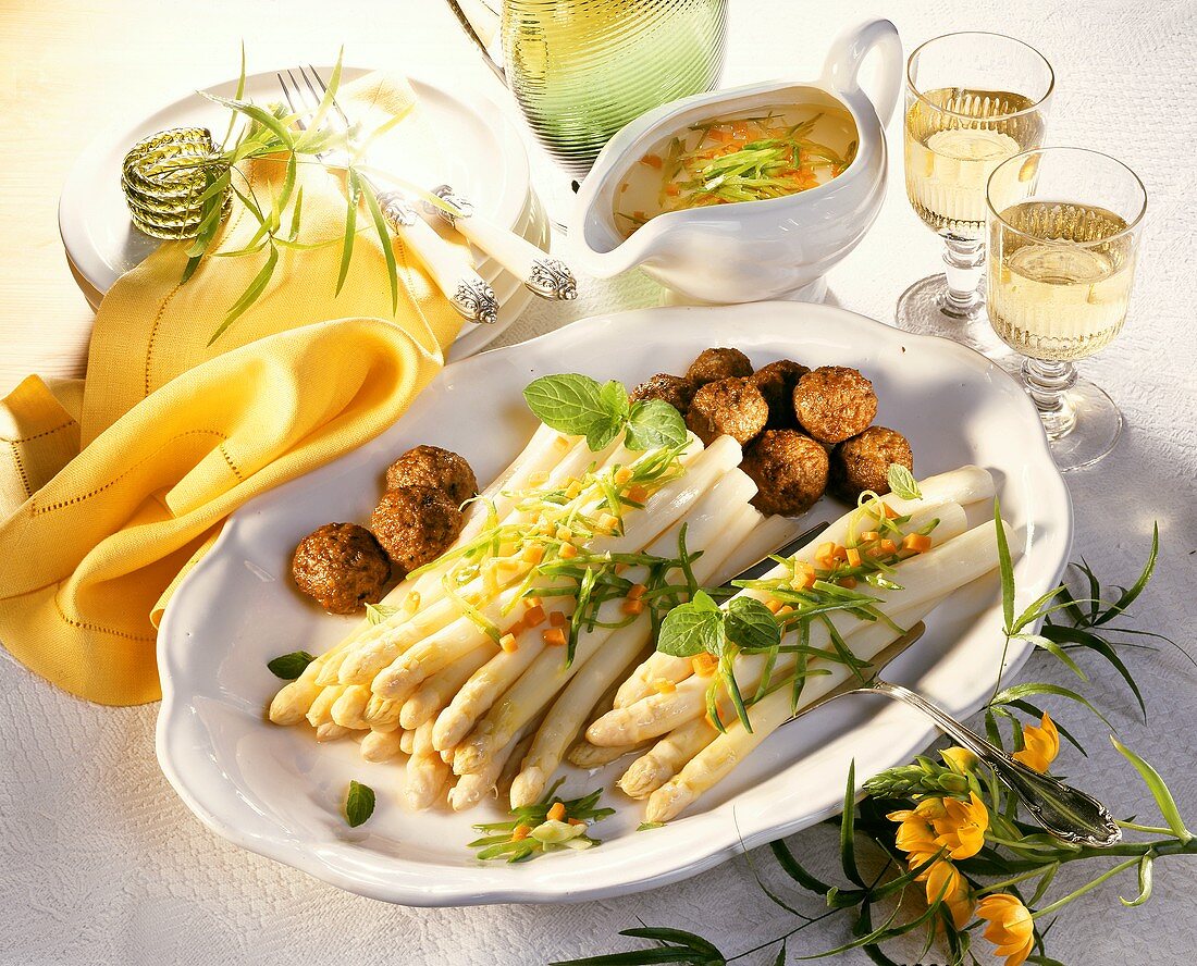 White asparagus with meatballs & julienne vegetables