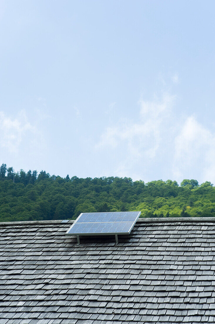 Sonnenkollektor auf dem Dach, Salzburger Land, Österreich