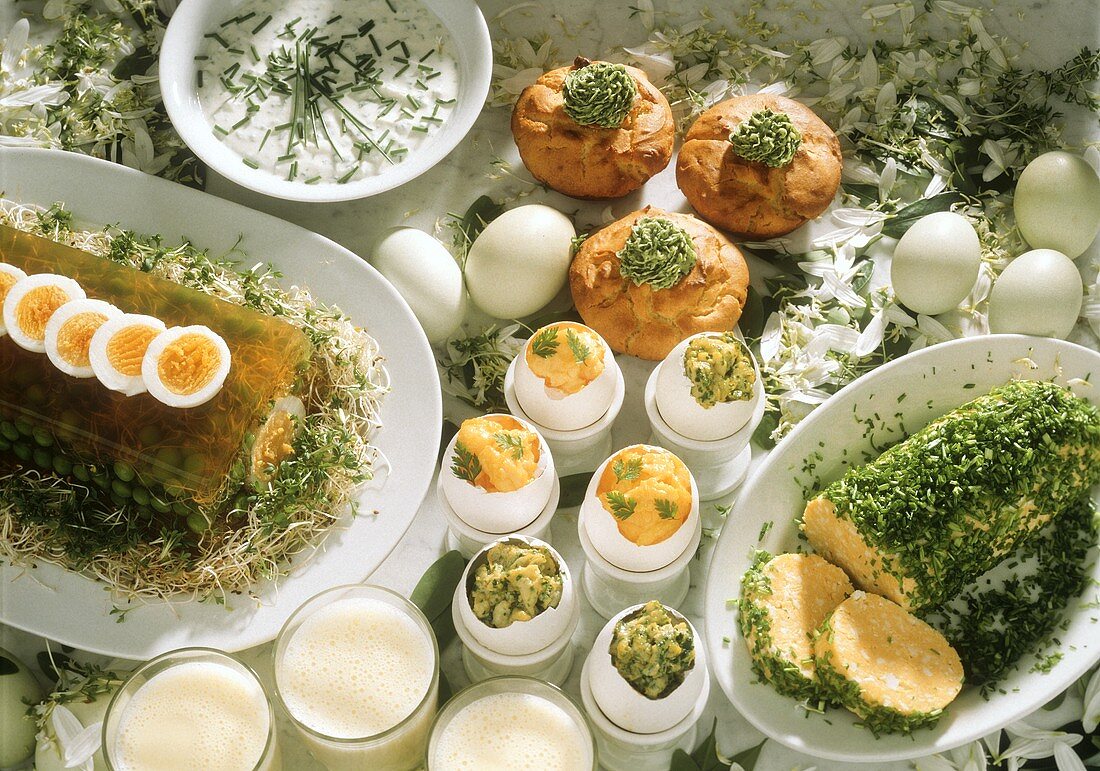 Osterbuffet rund ums Ei: Eierpunsch, Eiersülze, Eierrolle