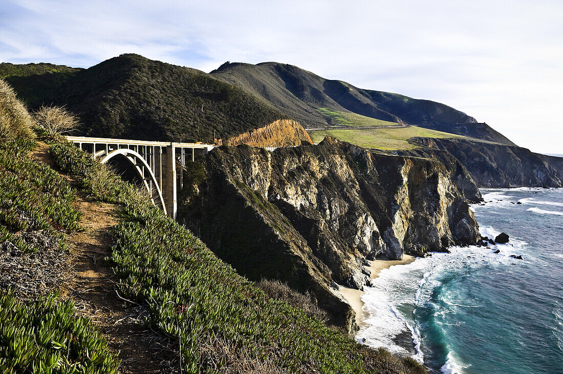 Bixby Creek Bridge, Big Sur Coast and Santa Lucia Mountains, Monterey County, California, USA
