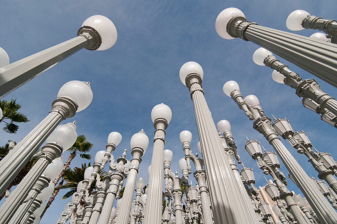 Städtisches Licht von Chris Burden, Los Angeles County Museum of Art, Los Angeles, Los Angeles County, Kalifornien, USA