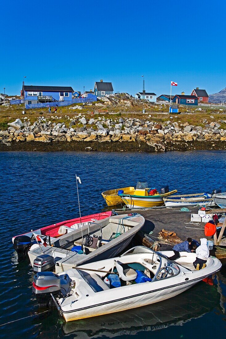 Bootshafen im Hafen von Nanortalik auf der Insel Qoornoq; Provinz Kitaa, Südgrönland, Königreich Dänemark