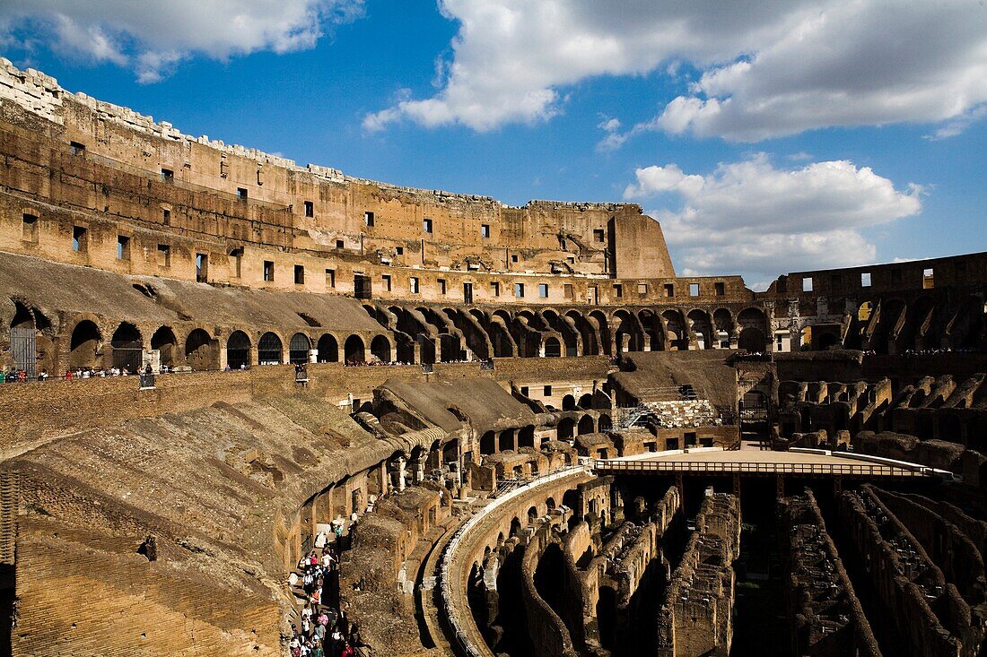 Innenansicht der Arena im Kolosseum; Rom, Italien