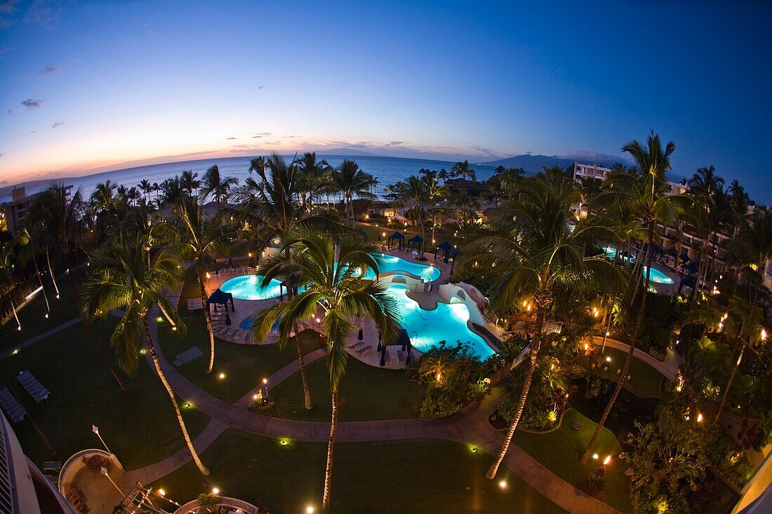 Blick durch das Fischaugenobjektiv auf das Fairmont Kea Lani Resort; Wailea, Maui, Hawaii, USA