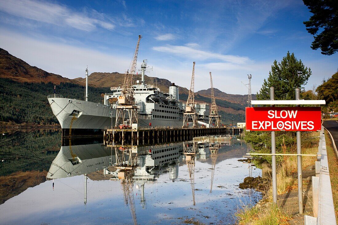 Schiff im Hafen; Schottland, UK