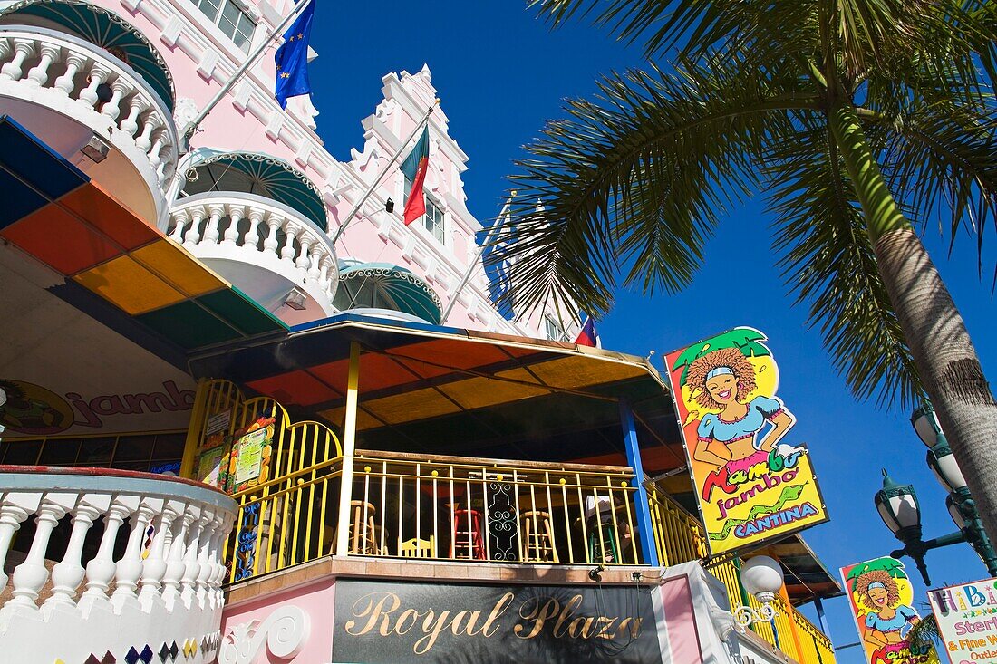 Lokale Architektur; Royal Plaza Mall, Oranjestad, Insel Aruba, Königreich der Niederlande.