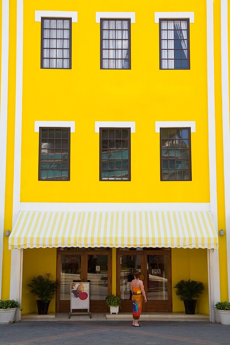 Lokale Architektur; Gebäude der Aruba Trading Company, Hauptstraße, Oranjestad, Insel Aruba, Aruba, Königreich der Niederlande