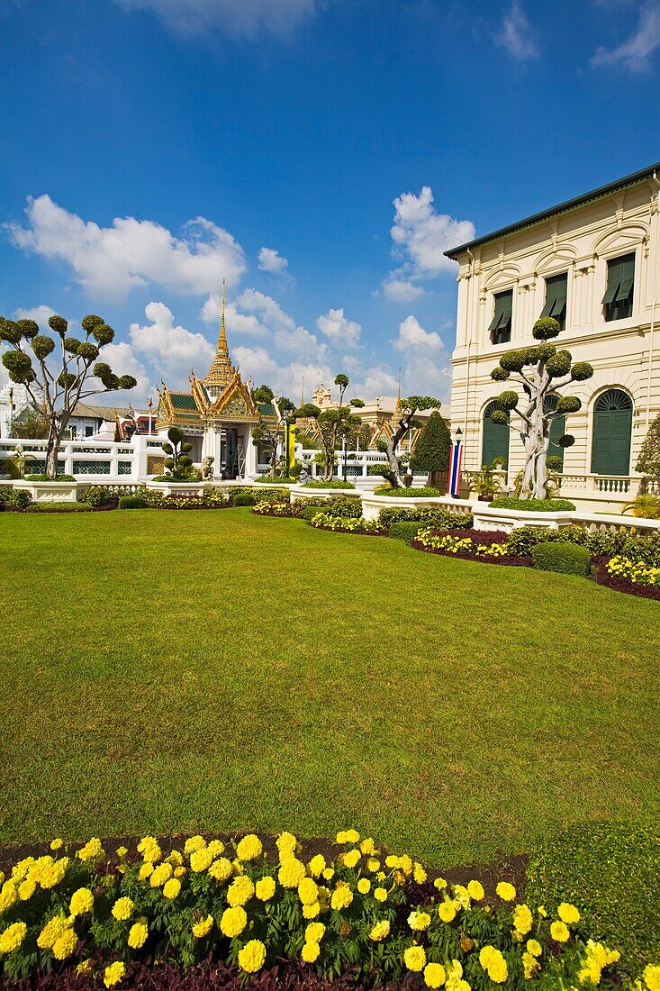 Gärten des Königlichen Großen Palastes im Bezirk Rattanakosin; Bangkok, Thailand