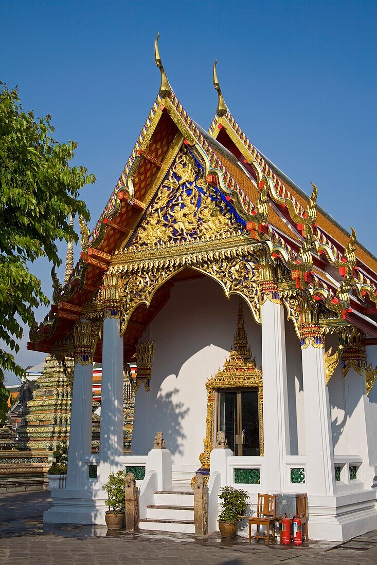 Außenansicht des Wat Pho-Tempels im Bezirk Rattanakosin; Bangkok, Thailand