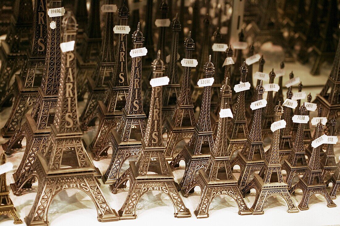 Eiffelturm-Souvenirs; Paris, Frankreich
