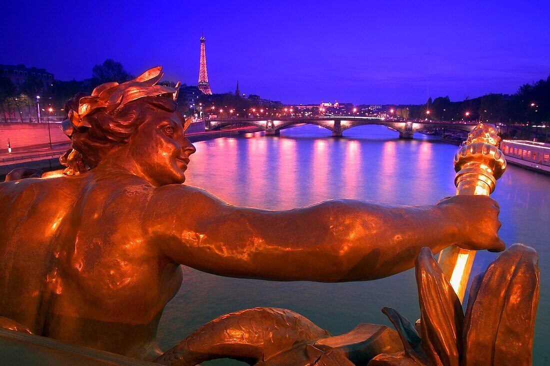 Pont Alexandre Iii und Stadtbild Paris Frankreich; Paris, Frankreich