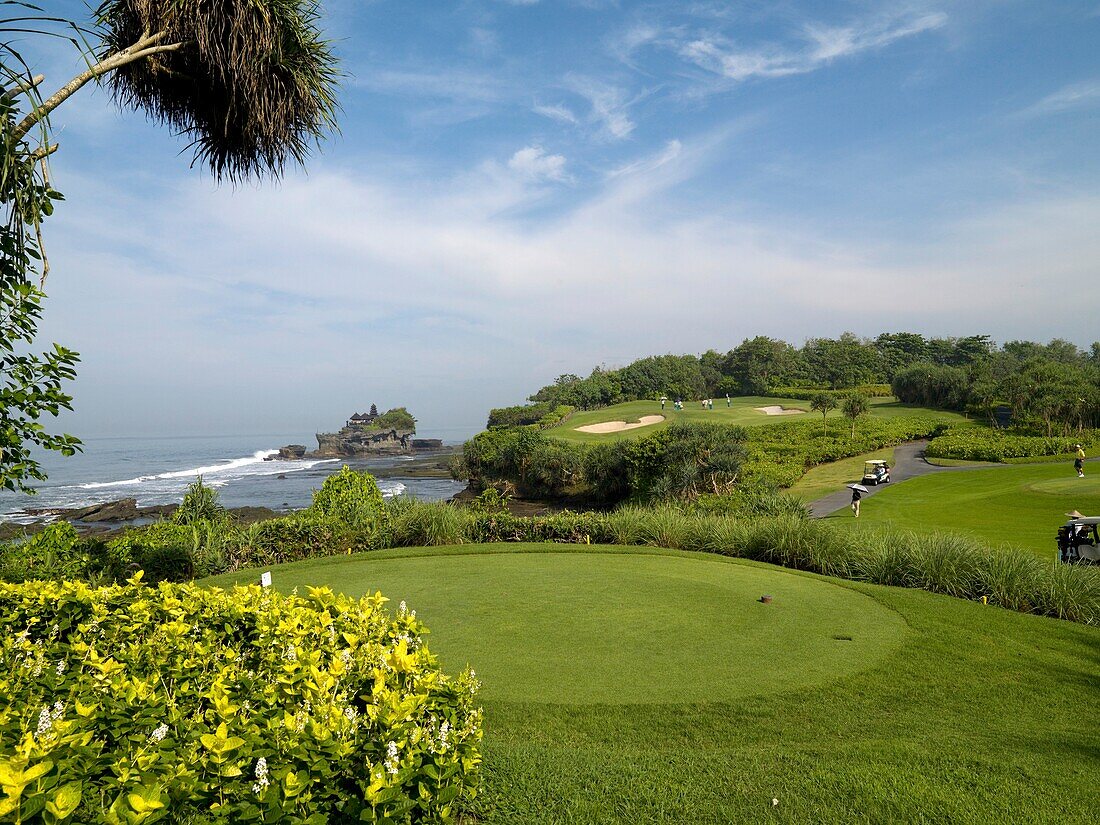 Golfplatz am Meer; Bali, Indonesien