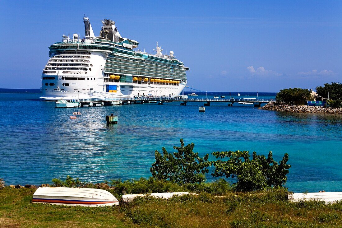 Royal Caribbean Kreuzfahrtschiff; Ocho Rios, St. Ann Parish, Jamaika