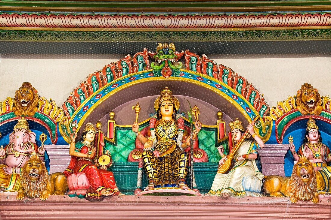Detail des Hindu-Tempels Sri Mariamman; Singapur, Singapur