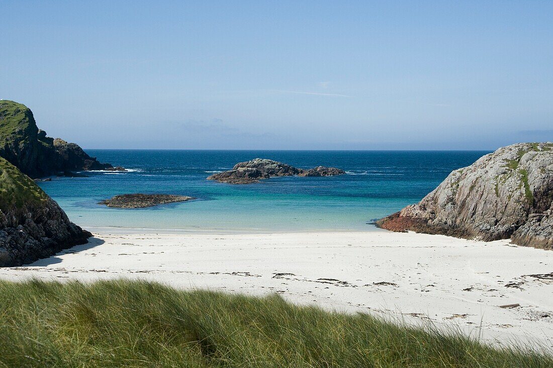 Uferlinie eines kleinen Strandes