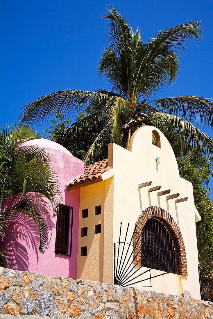 Bahias De Huatulco, Bundesstaat Oaxaca, Mexiko; Außenansicht der Santa Cruz Kapelle