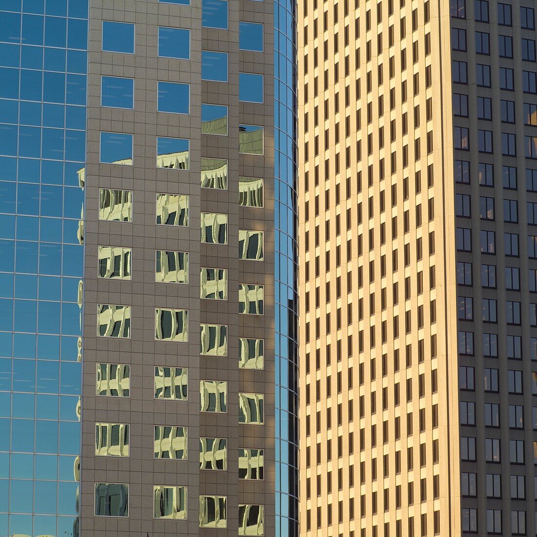 Wolkenkratzer-Reflexionen, Stadtzentrum, Winnipeg, Manitoba, Kanada