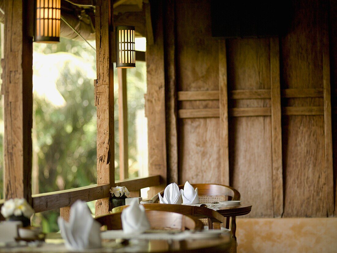 Innenraum eines rustikalen Restaurants, Asien