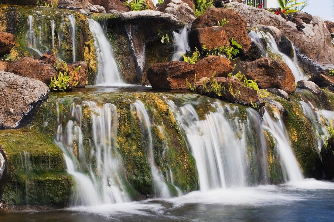 Kleiner Wasserfall, Kauai, Hawaii, USA