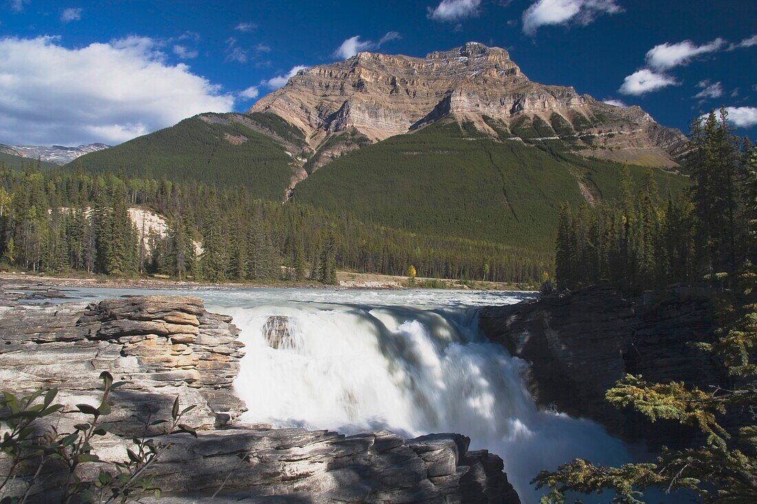 Athabasca-Wasserfälle im Jasper-Nationalpark, Alberta, Kanada