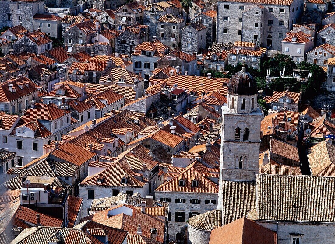 Blick über das Franziskanerkloster und die Dächer von Dubrovnik