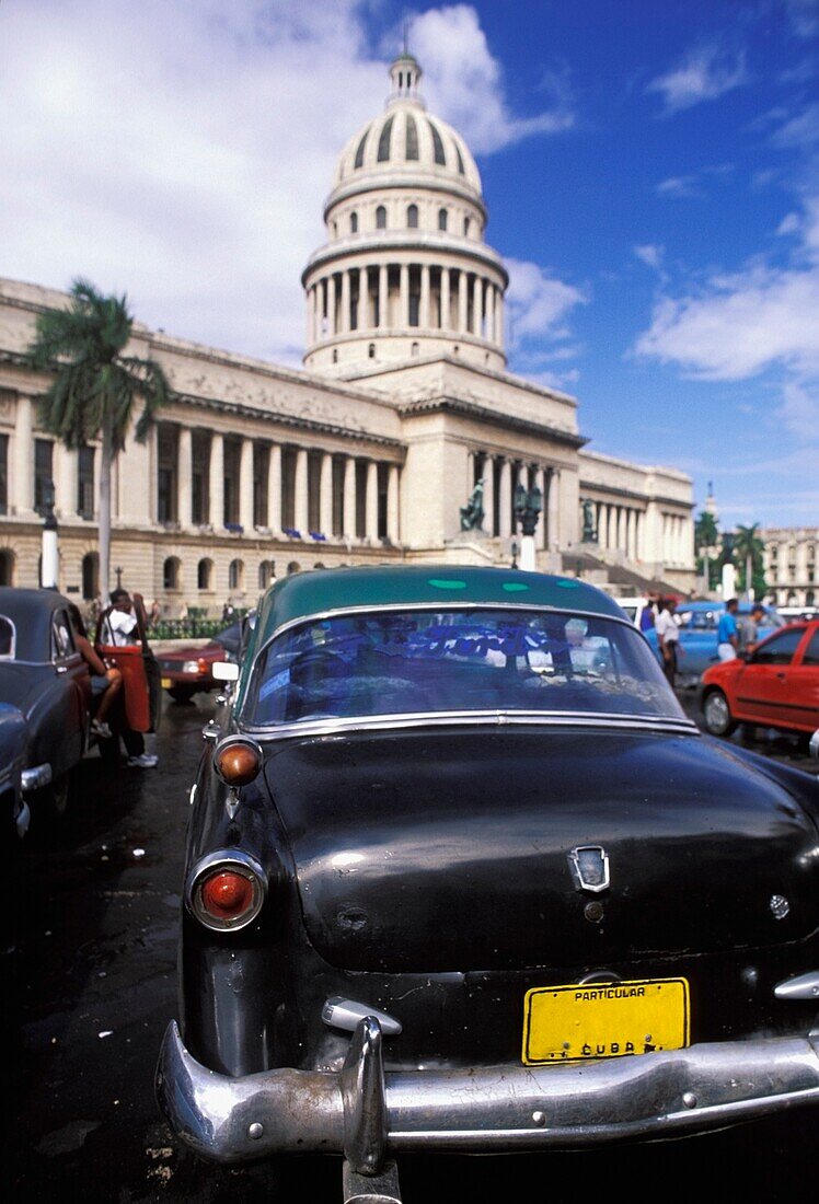 El Capitolio With Old American Cars