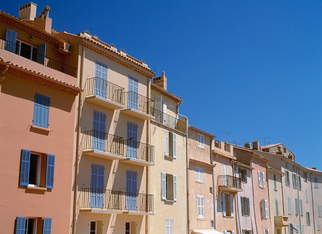 Häuserreihe; St. Tropez, Frankreich