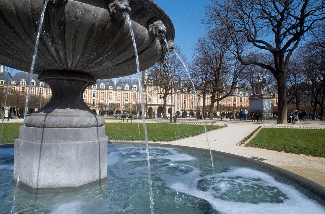 Brunnen auf dem Place de Voseges