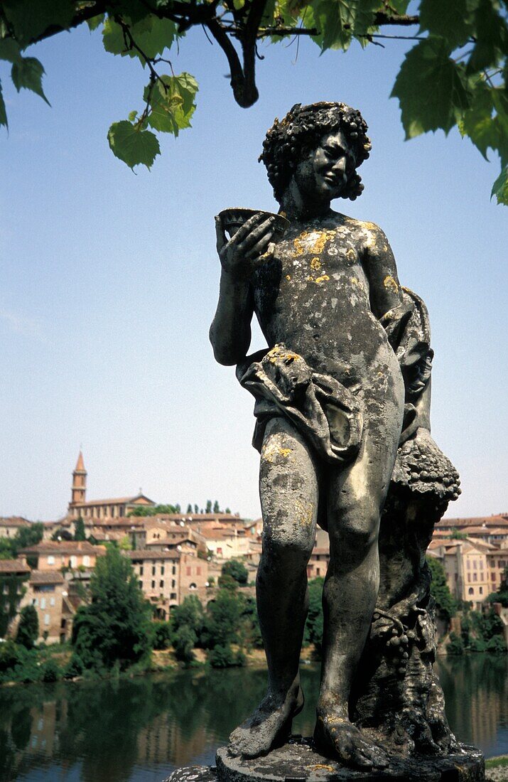 Statue am Palast De La Berbie