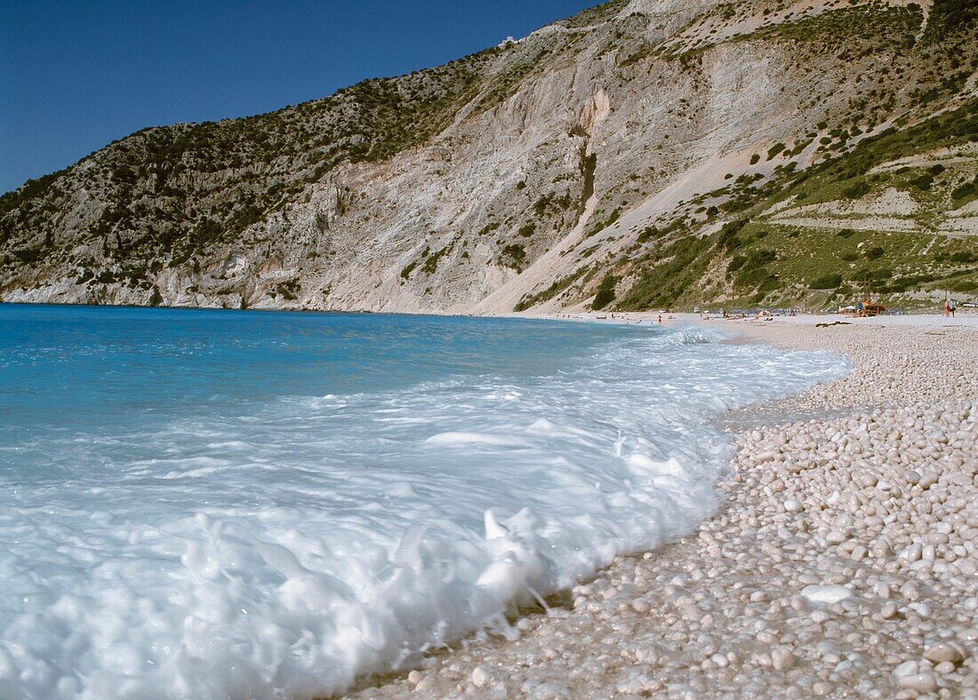 Wellen am Kieselstrand, Myrtos Beach, Nahaufnahme