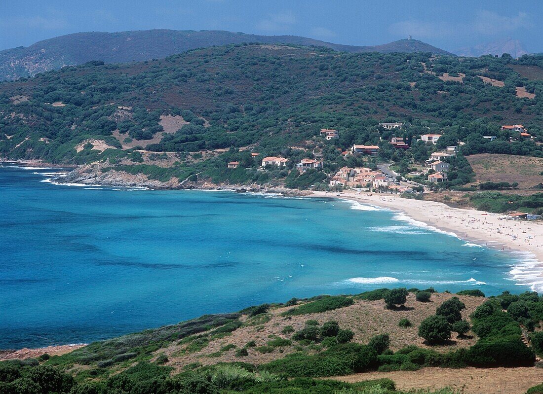 Blick auf den Strand von Pero und das türkisfarbene Meer