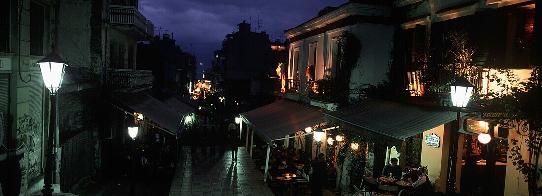 Nachtleben Szene auf der Straße von Patras