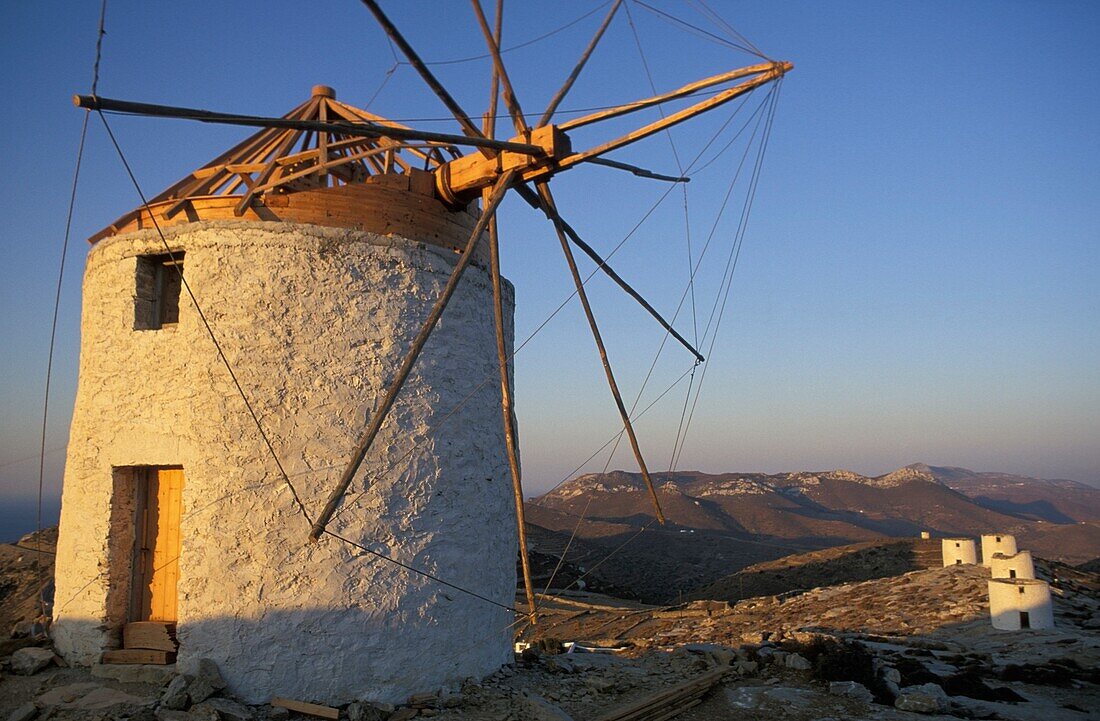 Windmühlen über Hora