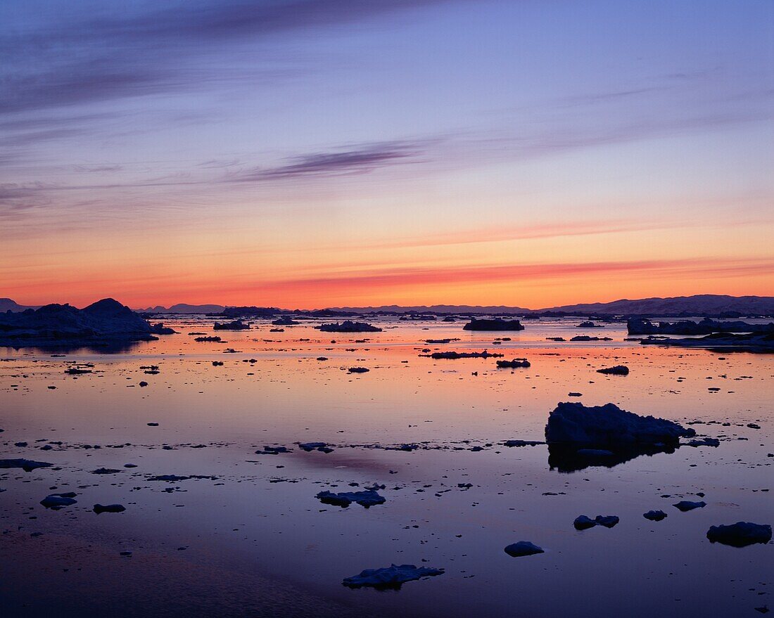 Landschaften, Sonnenuntergang über Eisbergen