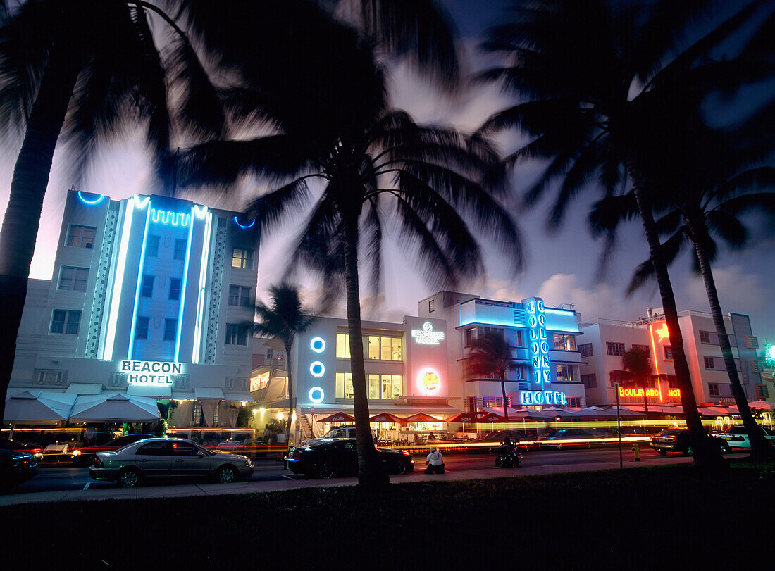 CafÃ©s And Hotels On Ocean Drive At Dusk
