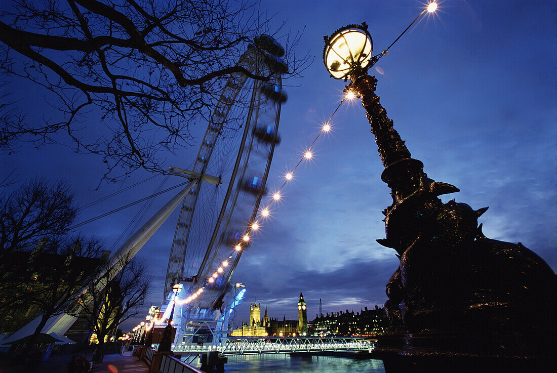 London Eye bei Nacht