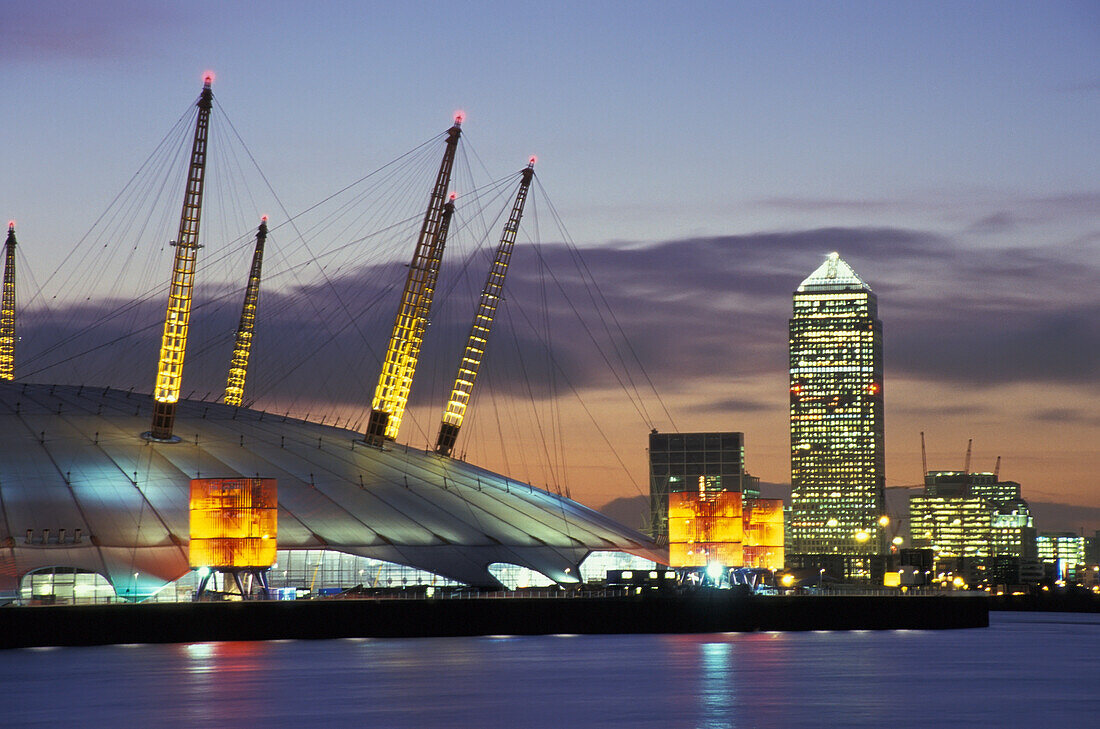 Der Millennium Dome und der Canary Wharf Tower, Greenwich