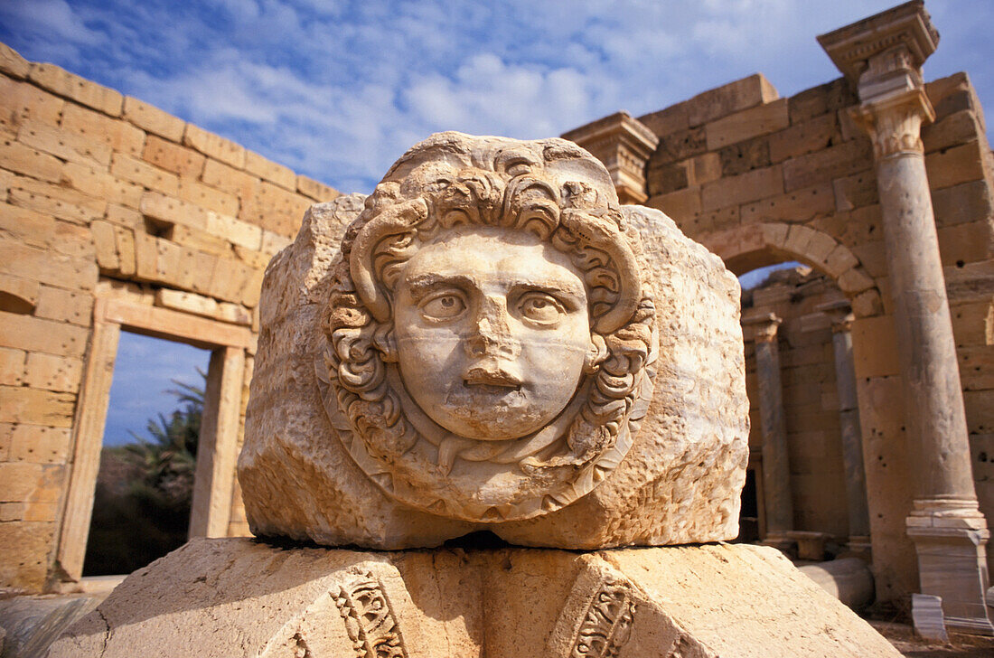 Gesicht der Medusa, Severisches Forum