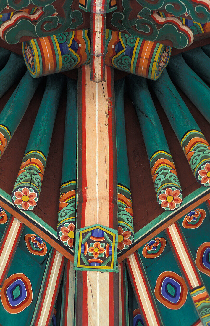 Toksu Palace Roof, Close Up