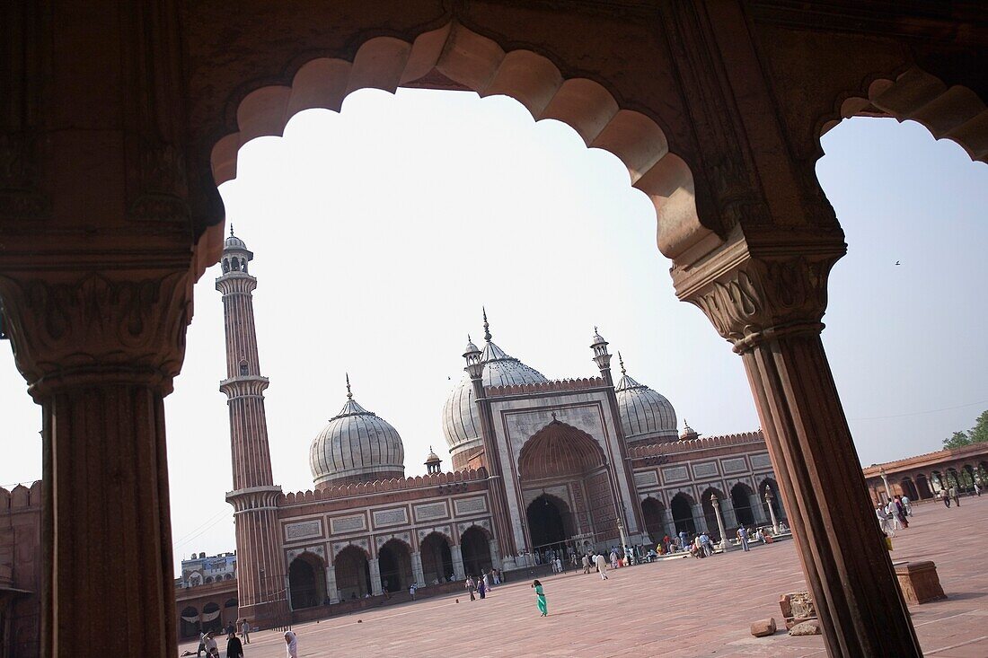 Jama Masjid Moschee durch den Torbogen gesehen