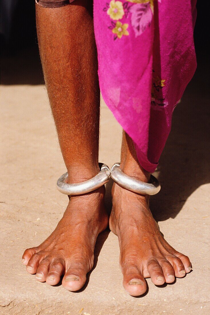 Fußkettchen von älterer indischer Frau, Nahaufnahme