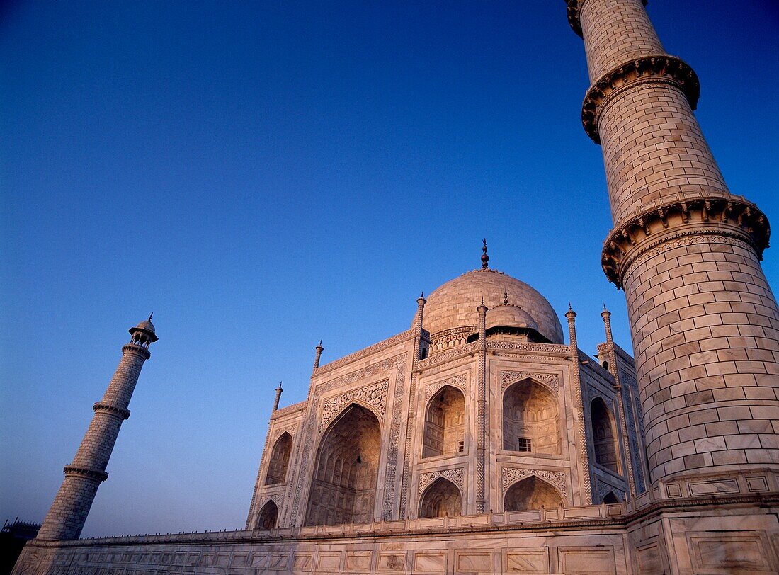 Das Taj Mahal in der Morgendämmerung
