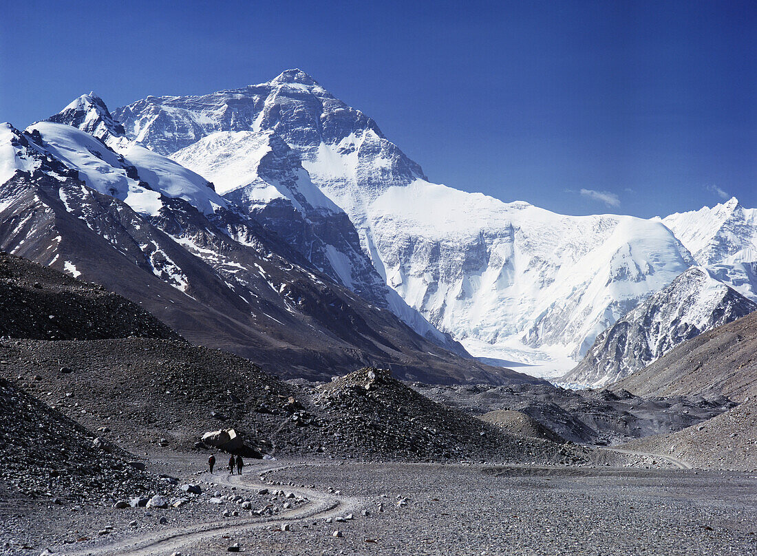 Trekkers Walking Towards Base Camp Of Mount Everest