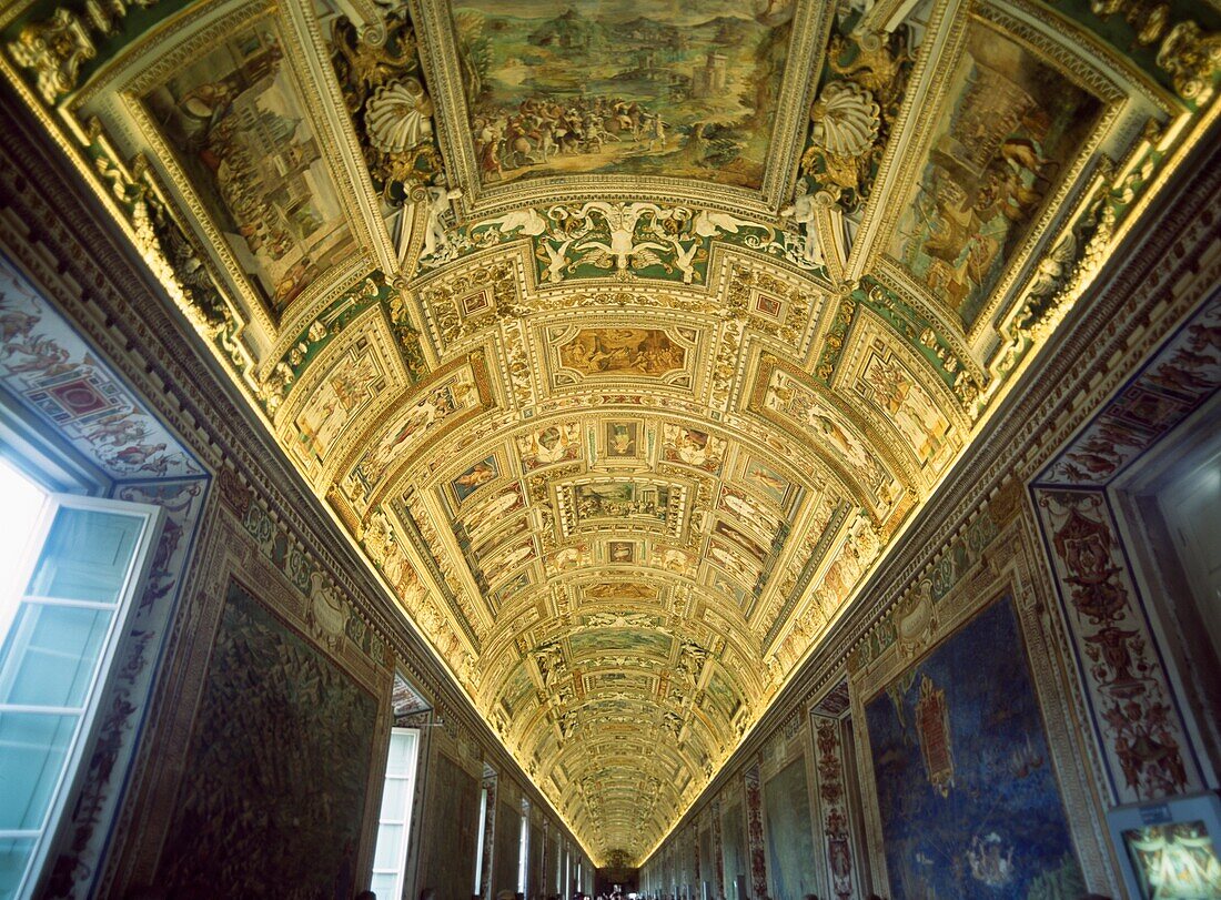 Blick auf die Decke der Kartengalerie im Vatikanischen Museum