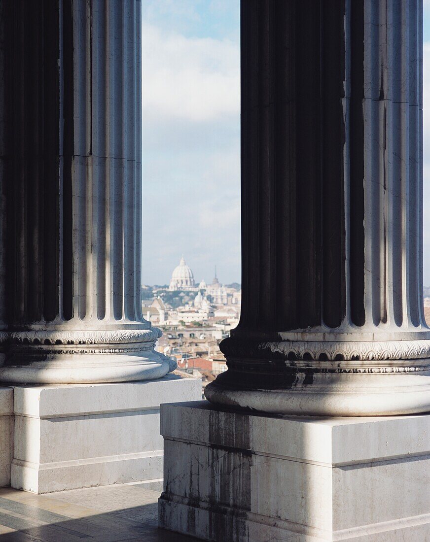 Petersdom vom Victor-Emanuel-Denkmal aus gesehen
