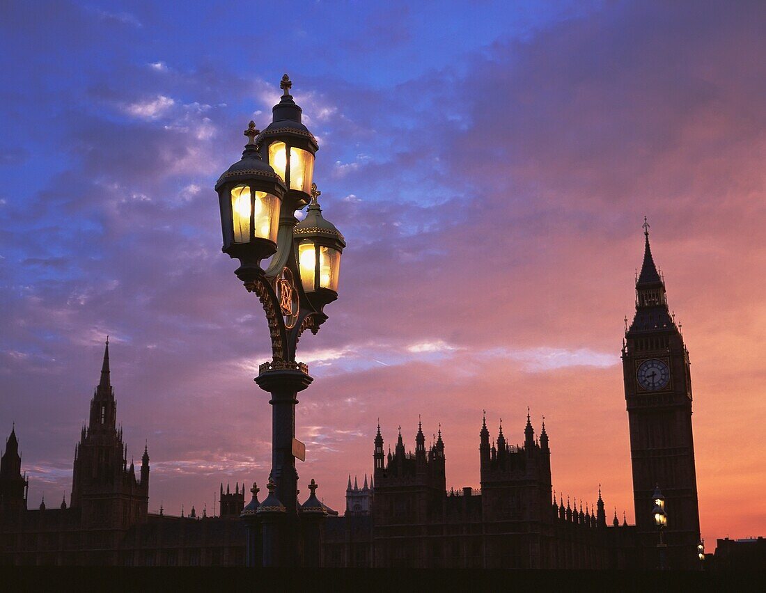Parlament und Licht bei Sonnenuntergang