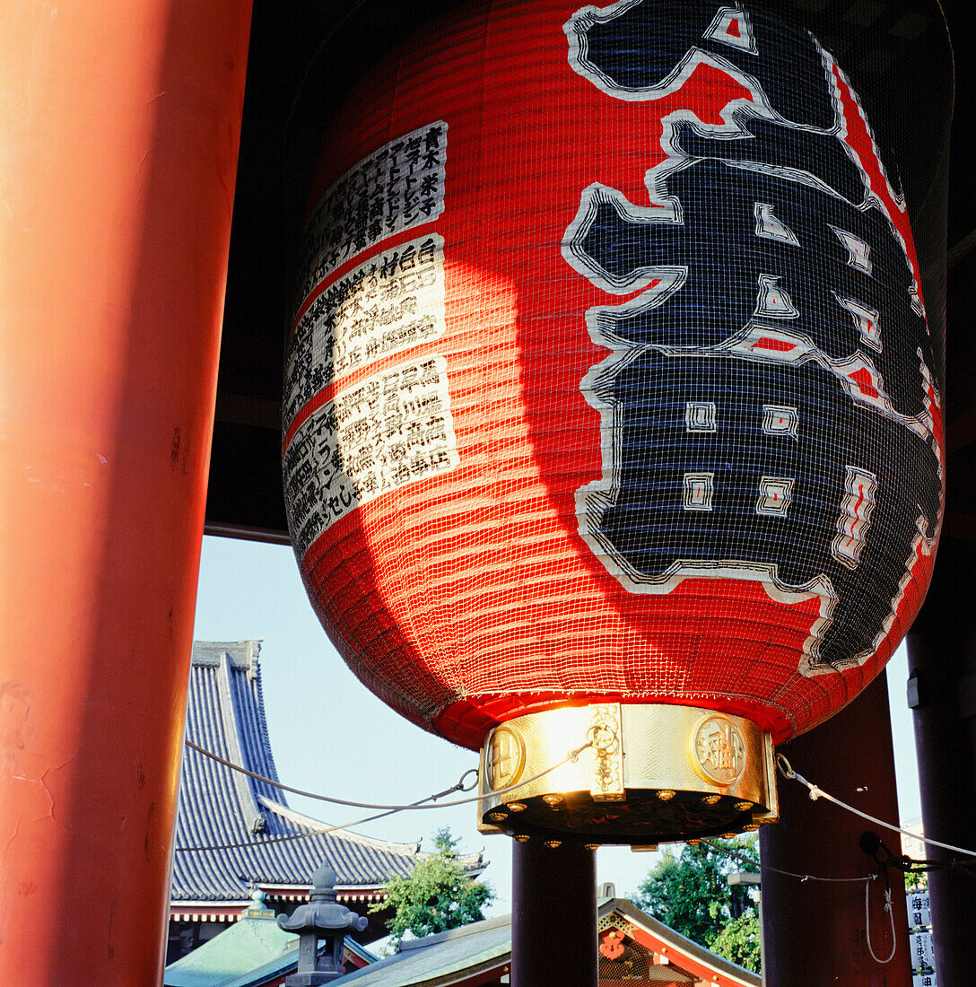 Riesige Papierlaterne am Sensoji-Tempel