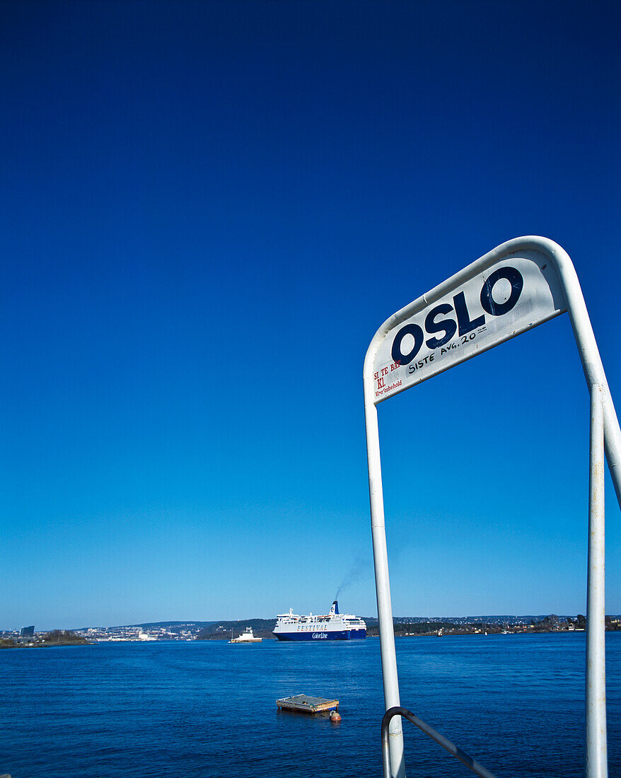 Ein Schild mit der Aufschrift "Oslo am Wasser".