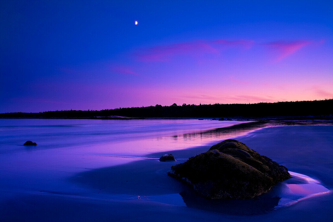 Abenddämmerung am Strand von Sandy Bay, Port Joli Harbour, Neuschottland